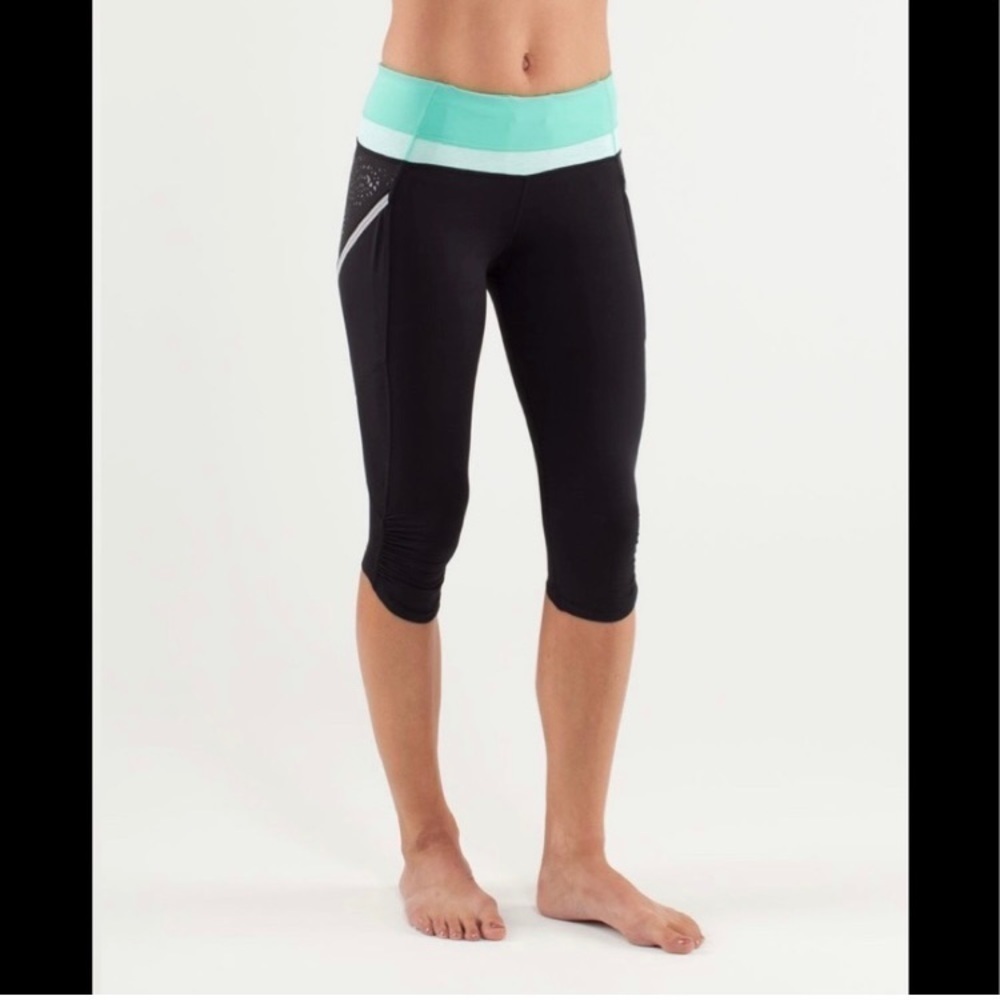 Lululemon Run A Marathon Black/Menthol/Wee Stripe White  Crop Legging (Size 4)